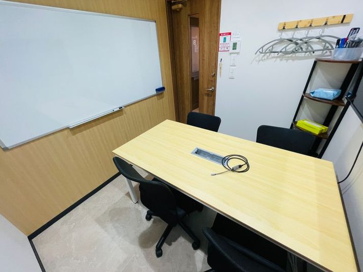 【高円寺駅から徒歩1分】4名会議室(RoomB) - いいオフィス高円寺
