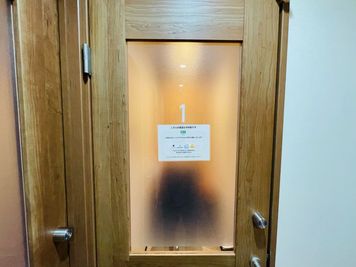 いいオフィス高円寺 【高円寺駅から徒歩1分】2名個室(個室1)の室内の写真