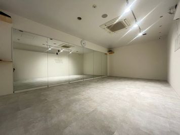 福岡本店　レンタルスタジオ　STUDIO BUZZ 12stの室内の写真