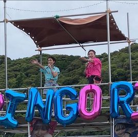 野外ライブステージを貸切レンタル - キャンプ＆バーベキュー池のほとり 野外ステージで大音量！貸切りカラオケができるキャンプ場の室内の写真