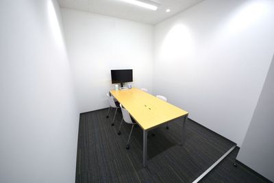 貸会議室Tsumugu（つむぐ）船場センタービル6号館 貸会議室Tsumugu（つむぐ）【会議室E】の室内の写真