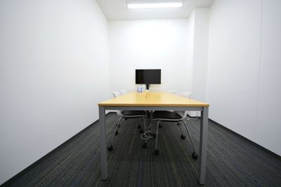 貸会議室Tsumugu（つむぐ）船場センタービル6号館 貸会議室Tsumugu（つむぐ）【会議室D】の室内の写真