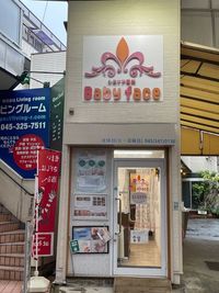外に自転車置けます。看板も立ててオッケーです。 - シミケア専科Babyface 2階建個室サロンの外観の写真