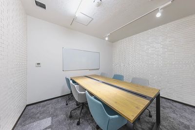 STAYUPさいたま大宮店 STAYUPさいたま大宮店★6名会議室の室内の写真