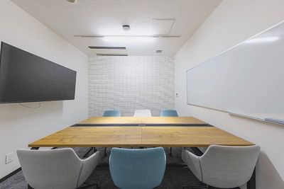 STAYUPさいたま大宮店 STAYUPさいたま大宮店★6名会議室の室内の写真
