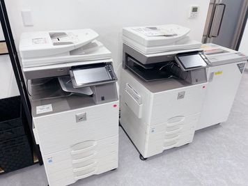 コピー・プリントは、モノクロ11円、カラー22円でご利用いただけます。 - STAYUPさいたま大宮店 STAYUPさいたま大宮店☆6名会議室の設備の写真