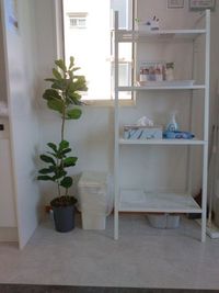 ４階備品棚
消毒ウェットシート、文具を常備しております。（ご使用後は元にお戻しください。） - いいオフィスファーストスペース 4階　ドアなし　半個室　(G)の室内の写真