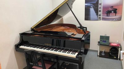 スガナミ楽器相模原センター グランドピアノのお部屋(スガナミ楽器相模原センター)の室内の写真