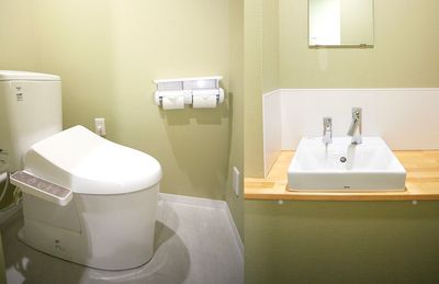 男女別トイレで安心！
全て新品を導入！ - Audrey Dance  Studio Audrey Dance Studio 1stの室内の写真