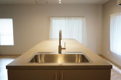 広々シンク付き3mのカウンターテーブル - Alleyway Gourmet Lab（アリウェイグルメラボ） レンタルキッチンスペースの設備の写真