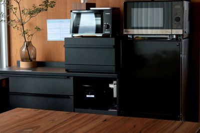 電子レンジ、冷蔵庫、冷凍庫、オーブントースター完備 - NIKAI レンタルスペースの室内の写真