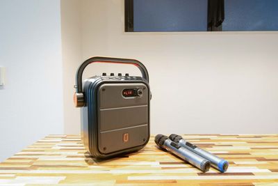 ★JYX ワイヤレスマイク スピーカーセット（拡声器）
 Bluetooth 5.0対応 低音強化機能搭載 （充電式）
スマホ接続で音楽も流せます - GOZAR新宿御苑 【商用利用・撮影用】GOZAR新宿御苑の設備の写真