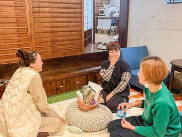女子会・ママ会にも - 古民家コワーキングスペースCOMMUNE泉佐野 チルスペースの室内の写真