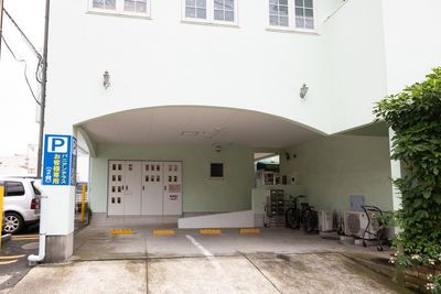 建物内の共有駐車場（無料です）
駐車場の予約はできません。 - フォトスタジオ　アンナデイズ湘南店 フォトスタジオアンナデイズ湘南店の室内の写真