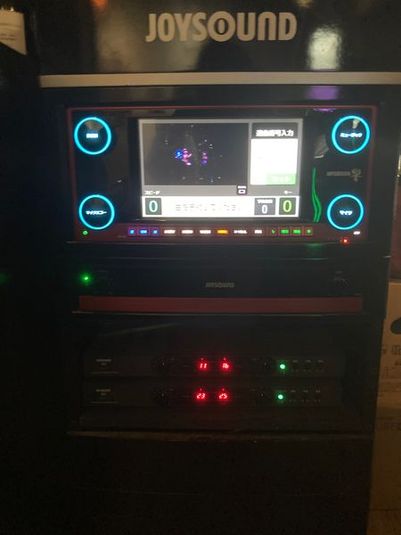 レンガ壁のあるカラオケ付レンタルスペース - DADA ダーツアンドカラオケ