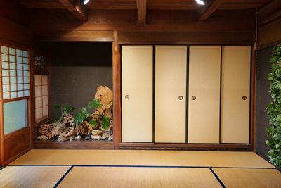 畳の上で商品撮影された方もいます - 古民家コワーキングスペースCOMMUNE泉佐野 和室撮影スタジオの室内の写真