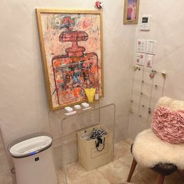 入り口右側の待合にチャイムがございますのでご来店時はこちらからお知らせ下さい★ - 西池袋のレンタルスペース【salon ITCHi】 美容所登録済★駅近【副都心線池袋から1分】🕊レンタルサロンの室内の写真
