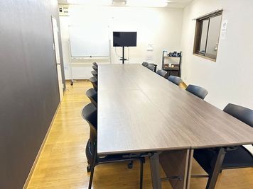 最大12名ご利用可能です！ ‐ 高田馬場 貸し会議室 The Blue - レンタルスタジオ＆会議室 The Blue 高田馬場　 高田馬場　貸し会議室 The Blue の室内の写真