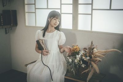 自然光＋ドライフラワースワッグ - studio owl（スタジオオウル）浅草橋店｜撮影スタジオ かすみ草とドライフラワーに囲まれた本格的デザイナーズ撮影スタジオの室内の写真