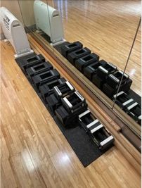 ゴールドジム表参道東京 ゴールドジム表参道　スタジオの室内の写真