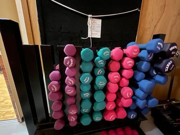 ゴールドジム北千住東京 Aスタジオの室内の写真