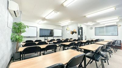 【新宿御苑前駅1分！30名利用可！】65型テレビモニター｜光WiF｜ホワイトボード2台無料！土足OK - 【Good Space新宿御苑】