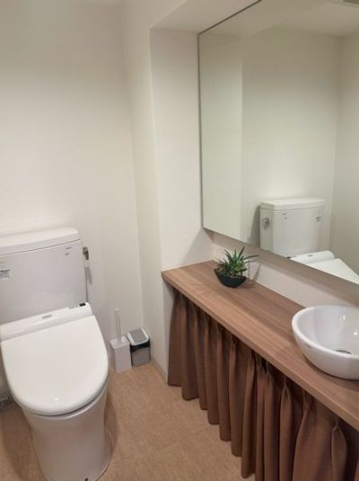 広々として６台ベッドが使用可能なレンタルサロン！研修に◎控室に◎ - レンタルサロンHANA高円寺店