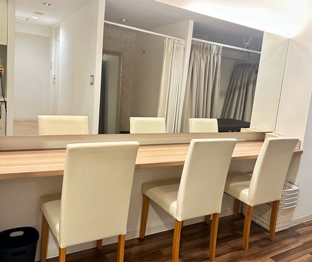 広々として６台ベッドが使用可能なレンタルサロン！研修に◎控室に◎ - レンタルサロンHANA高円寺店