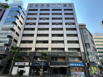 ビル - レンタルオフィス神田 神田駅西口徒歩5分！！【高級感のあるエントランス❗️&ビル🏢】の外観の写真