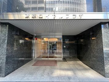ビル入り口 - レンタルオフィス神田 神田駅西口徒歩5分！！【高級感のあるエントランス❗️&ビル🏢】の室内の写真