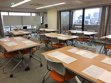 最大７島を作れます - ココロノオフィス神楽坂セミナールームの室内の写真