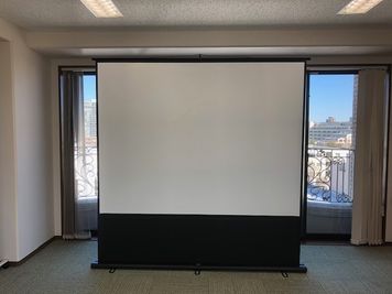 １００インチスクリーン - ココロノオフィス神楽坂セミナールームの設備の写真