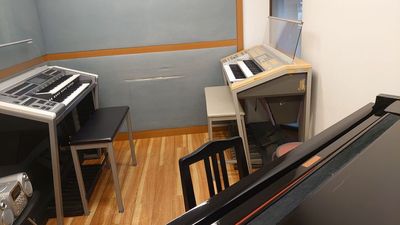 ピアノとエレクトーンのアンサンブル練習にピッタリ！ - 浜松中央センター エレクトーン＆グランドピアノ 防音部屋 S2教室の室内の写真
