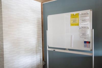 湘南台駅近くにあるスペースです✨
落ち着いた雰囲気となっております。 - Relax room 藤沢 Relax room 藤沢｜作業・会議利用🖊の室内の写真
