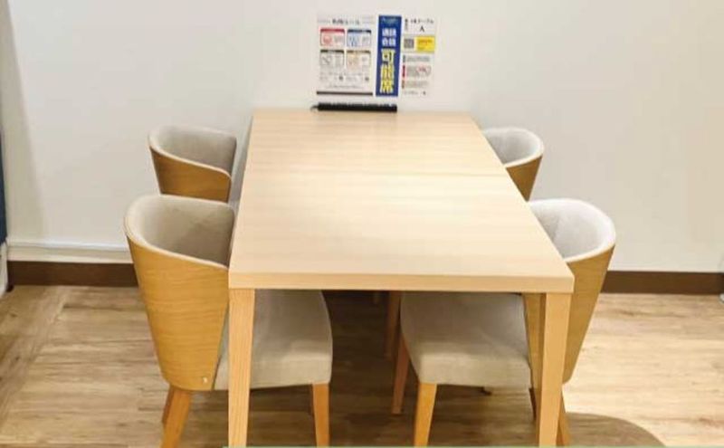 ４名テーブル（通話・会話OK） - Pラウンジ by coin space（コインスペース）