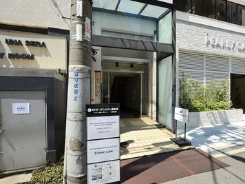 1F入口と看板 - BPガーデンシティ南船場 gc5F-1フロアの入口の写真