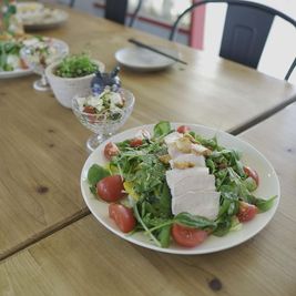 お料理教室や、食事会にもご利用いただいています。 - レンタルスペース・エンアルト 【商業利用可】キッチンつきレンタルスペースの室内の写真