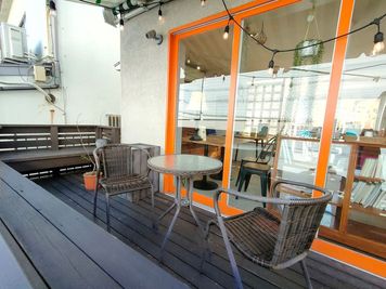 外でのんびりも気持ち良い空間です。 - レンタルスペース・エンアルト 【商業利用可】キッチンつきレンタルスペースの外観の写真