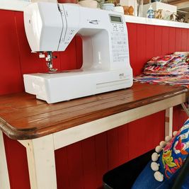 ミシン（糸はご自身でご用意ください。） - レンタルスペース・エンアルト 【商業利用可】キッチンつきレンタルスペースの設備の写真