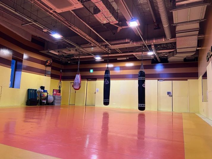 格闘技スタジオ - ゴールドジム大阪中之島店