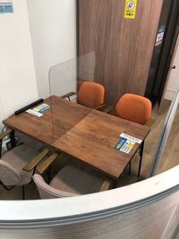 ４名様用のWEB通話・会話可能席 - コインスペース渋谷公園通り店