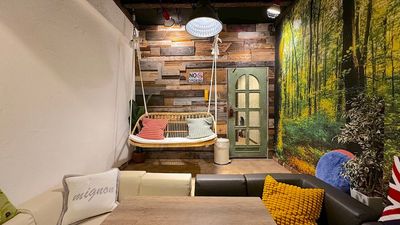 ナチュラルウッドを使ったランダムな壁作り🤩 - Chill『チル』心斎橋　大阪メトロ『心斎橋』徒歩6分 	Chill『チル』心斎橋　✨最高居心地空間✨の室内の写真