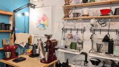 コーヒー抽出エリア。
オーナーがコーヒー好きのため、そこそこ充実したコーヒーエリアです。
豆の持ち込み時に利用できます。
使ってみたい方は、お声がけください！ - タネマキ TANEMAKI コワーキングスペース / 自習室の設備の写真