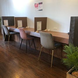 地域密着型店舗、仕事・勉強に最適な会話可能座席 - 【5/28閉店】コインスペースショッピングプラザ鎌ヶ谷店