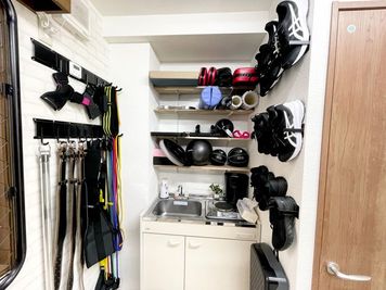 ・備品類 - WHITEGYM横浜2号店 WHITEGYM横浜2号店/レンタルジムの室内の写真