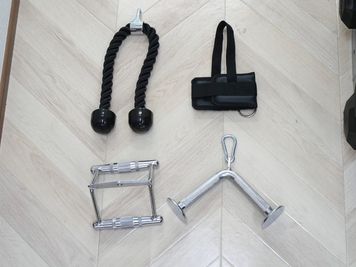 ・プーリーハンドルダブルロウハンドルVバー
・ケーブルロープ
・その他 - WHITEGYM横浜2号店 WHITEGYM横浜2号店/レンタルジムの室内の写真