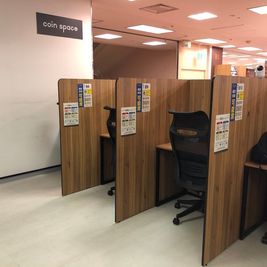 1名様用のWEB通話・会話可能な席 - コインスペース丸広百貨店 上尾店
