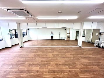 鏡🪞10枚は圧巻✨New open✨フットルースダンススタジオ神戸元町🕺 - Footloose Dance Studio KM ✨open割引継続中✨駅から徒歩30秒のダンススタジオの室内の写真
