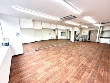 とにかく広い✨New open✨フットルースダンススタジオ神戸元町🕺 - Footloose Dance Studio KM ✨open割引継続中✨駅から徒歩30秒のダンススタジオの室内の写真