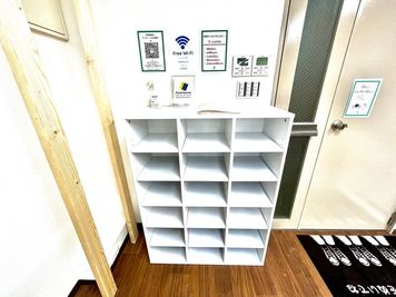 土足厳禁となっておりますので下駄箱をご利用ください✨New open✨フットルースダンススタジオ神戸元町🕺 - Footloose Dance Studio KM ✨open割引継続中✨駅から徒歩30秒のダンススタジオの室内の写真